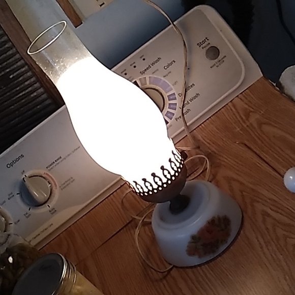 Vintage milk glass transferwear desk bedside lamp - Picture 1 of 5